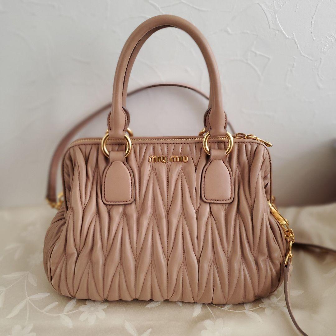 Miu Miu ベージュ キルティングハンドバッグ