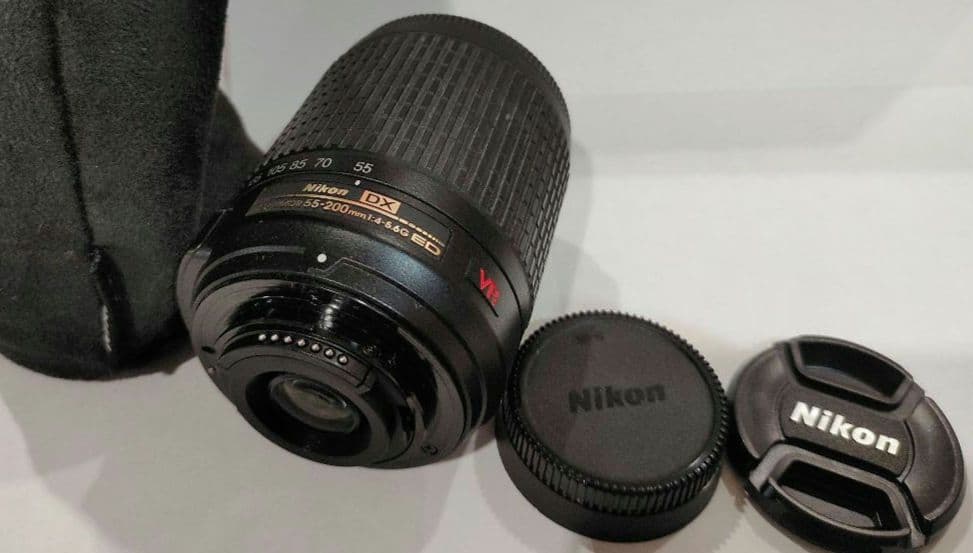 ニコン Nikon AF-S 55-200mm VR　　望遠レンズ　操作簡単