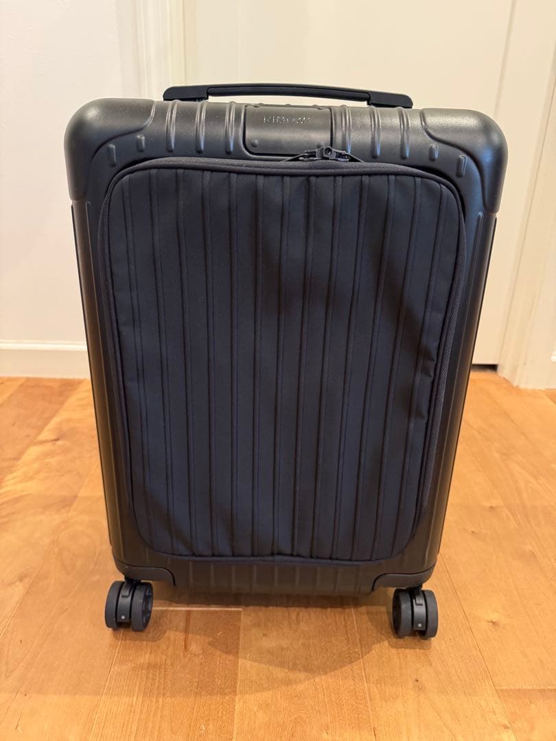 RIMOWA ブラック キャリーケース 4輪