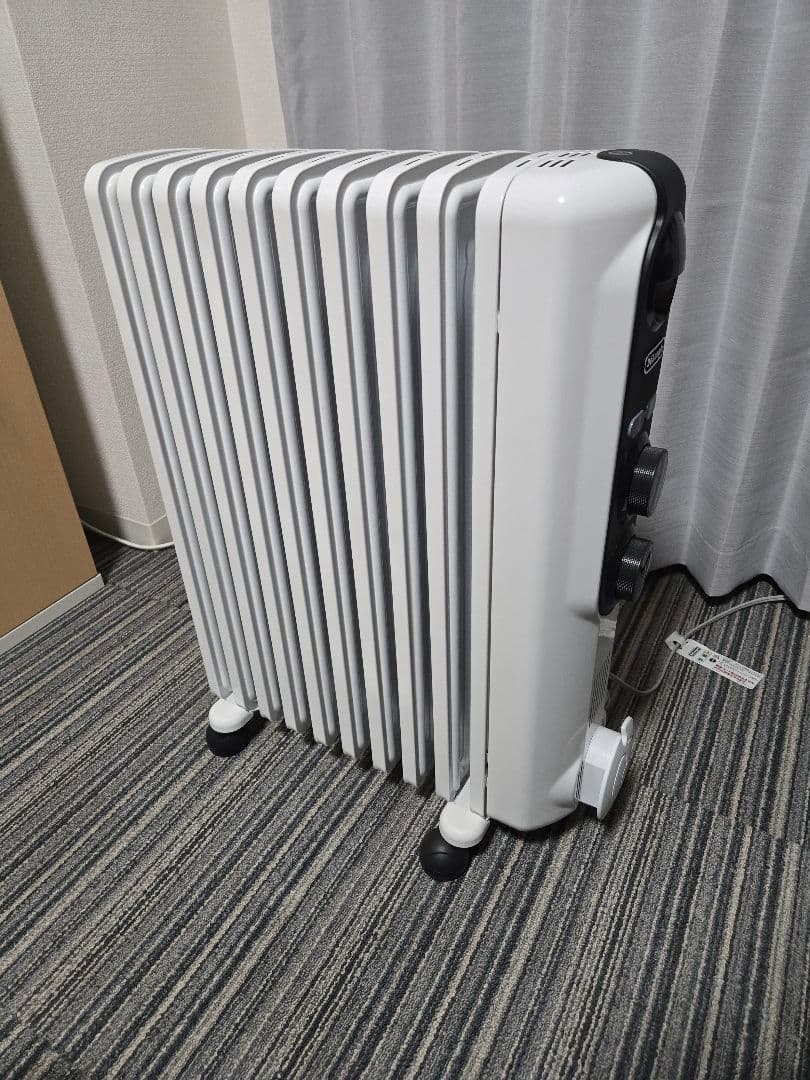 値下げしました 【美品】デロンギ　オイルヒーター　RHJ35M1015-BK