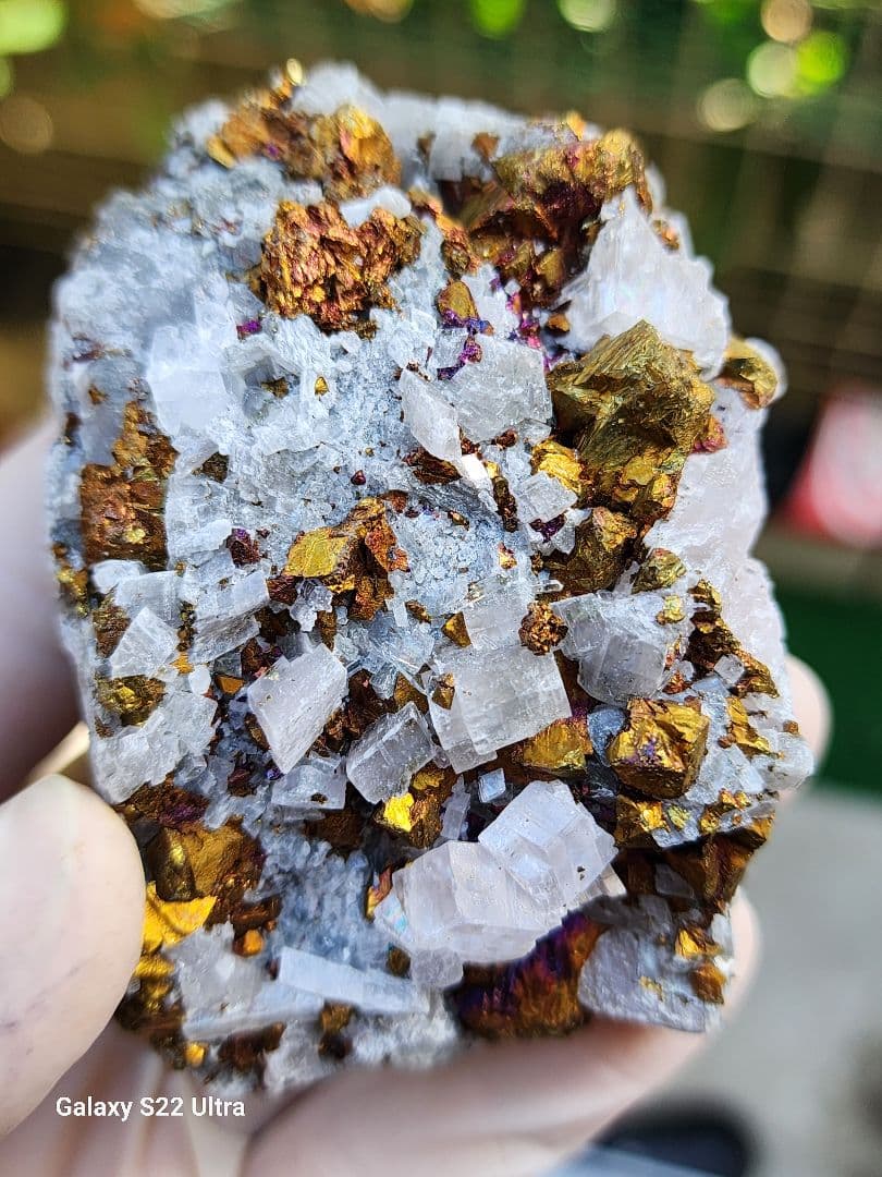 レインボー黄鉄鉱