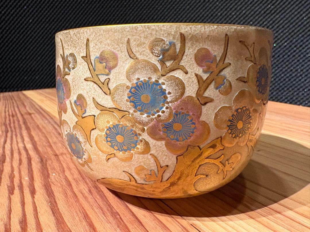 【クリスマス期間限定値下げ】　九谷焼　華山（または華峯）の金彩椿絵抹茶碗　茶道具