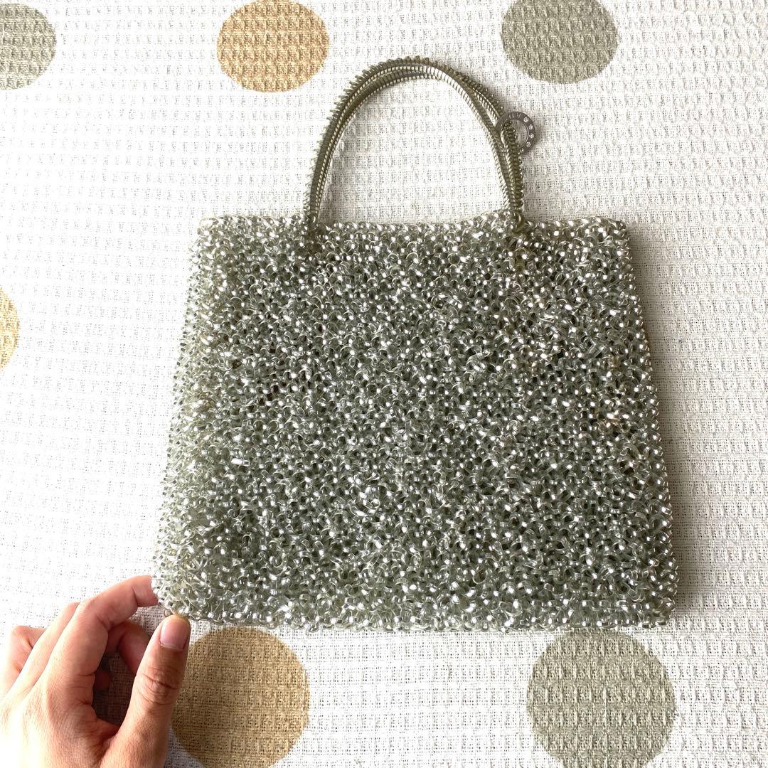 美品アンテプリマ　シルバー パーティーバッグ