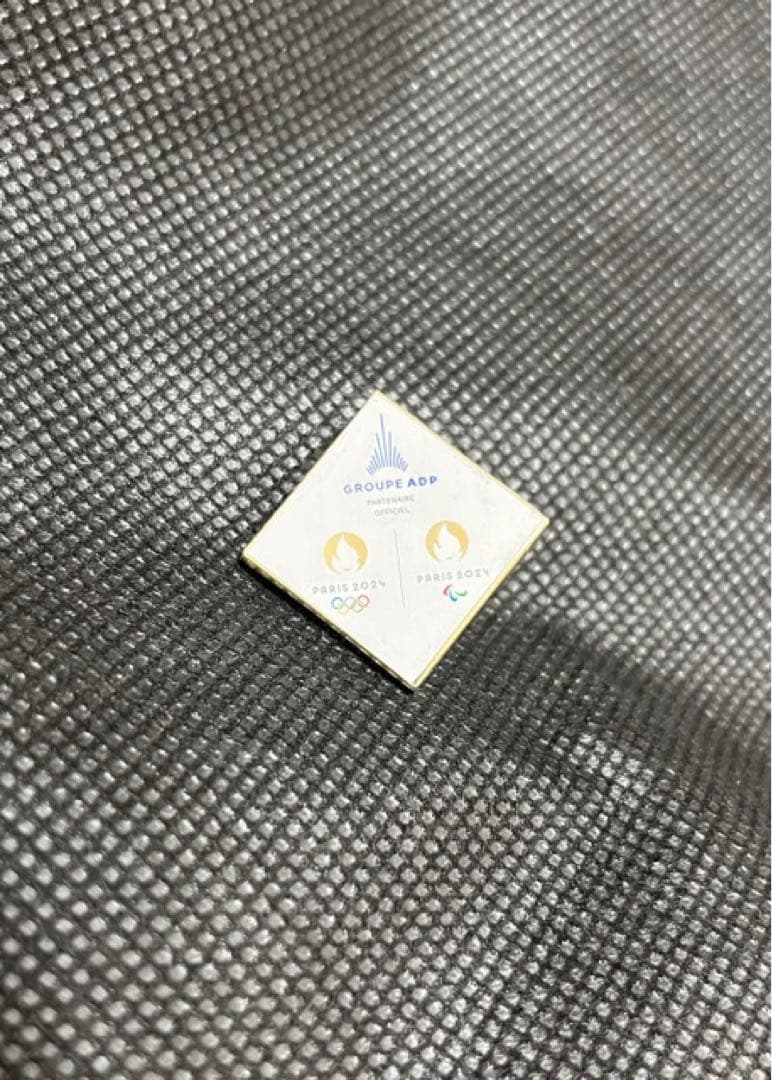 2024 パリオリンピック　シャルルドゴール空港職員　ピンバッチ