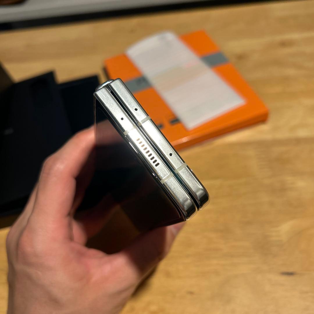 Samsung Galaxy Z Fold5 純正カバー　ペン付き 512G