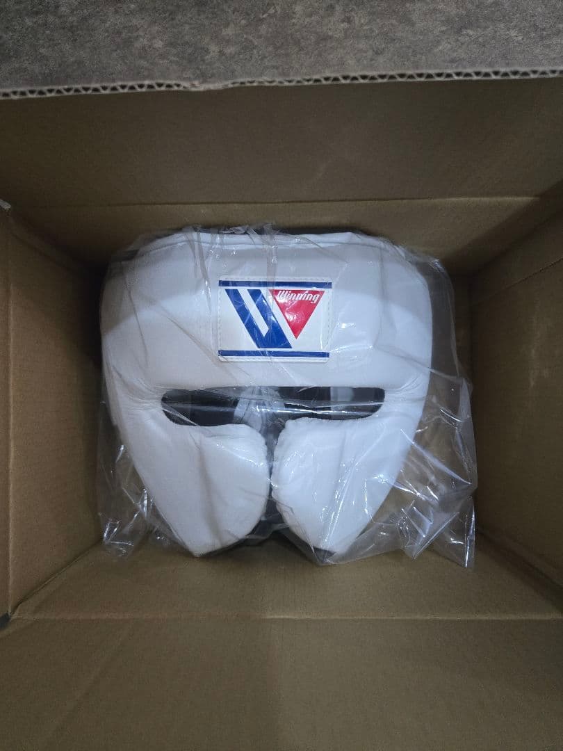 Winningホワイトヘッドギア Mサイズ　箱付き　入手困難な新品になります。