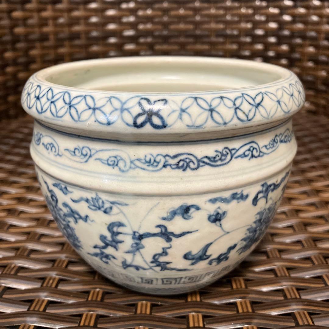 69.李朝染付花文壺（陶器製）直径12cm 高さ10cm