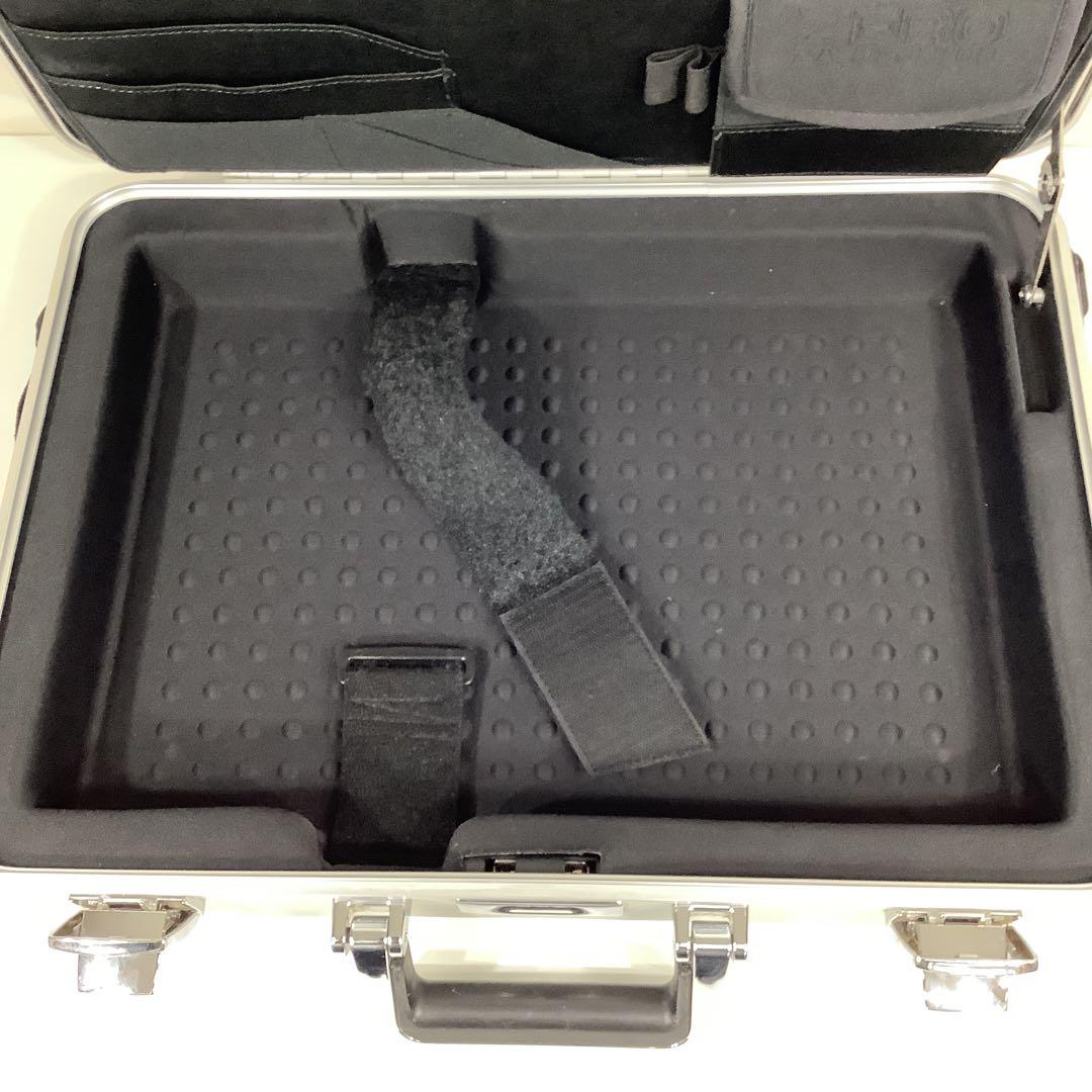 1124Z ゼロハリバートン アタッシュケース シール跡あり