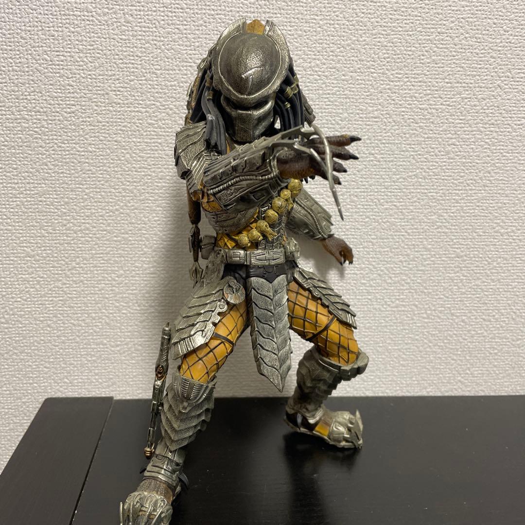 ユ*ジ様 プレデターフィギュア エイリアンVSプレデター リアルフィギュア リア