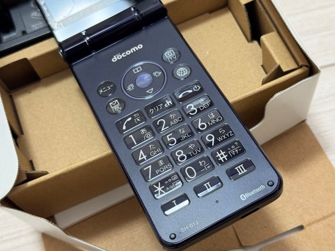 携帯電話本体 AQUOS SH-01J