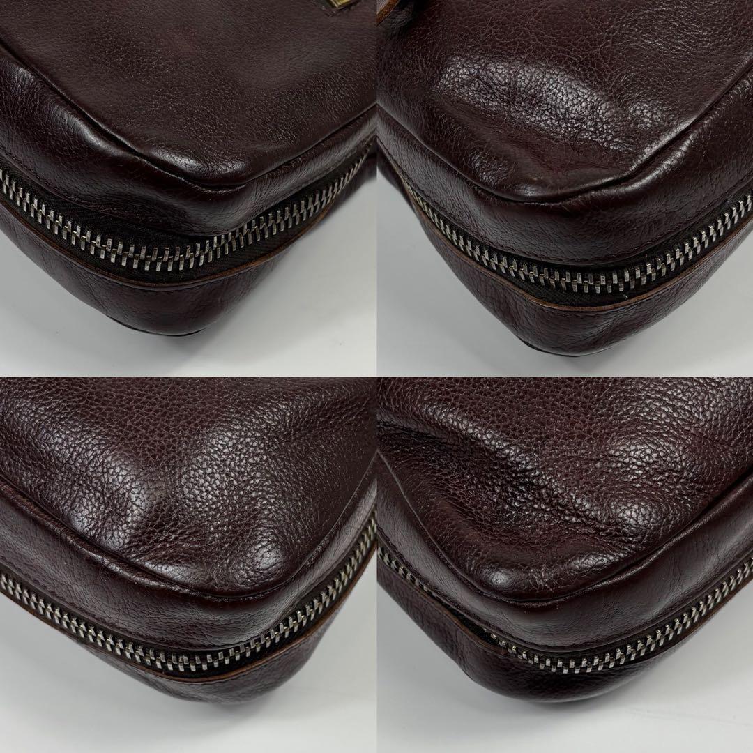 廃盤　IL BISONTE ショルダーバッグ　レザー　ロゴ型押し　 本革