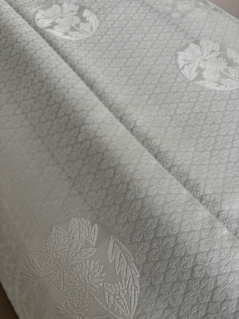 正絹 付け下げ調の紋意匠 袷 紋なし 色無地 白っぽい青磁鼠 トールサイズ