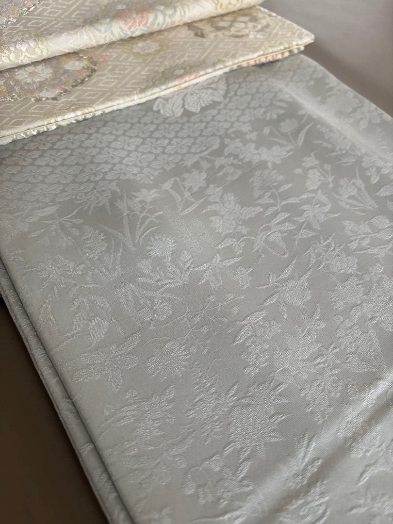 正絹 付け下げ調の紋意匠 袷 紋なし 色無地 白っぽい青磁鼠 トールサイズ