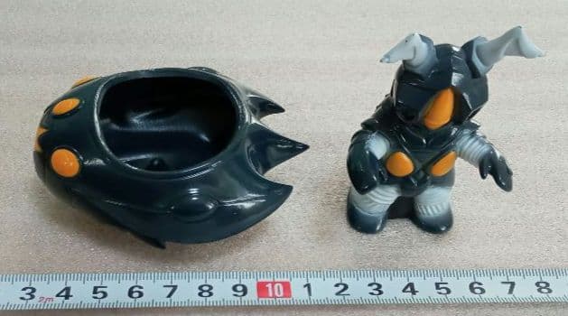 ⭕️【入手困難/廃版】✡️怪獣レーサーズゼットン＆UFO(黒成型/白オレンジ塗装