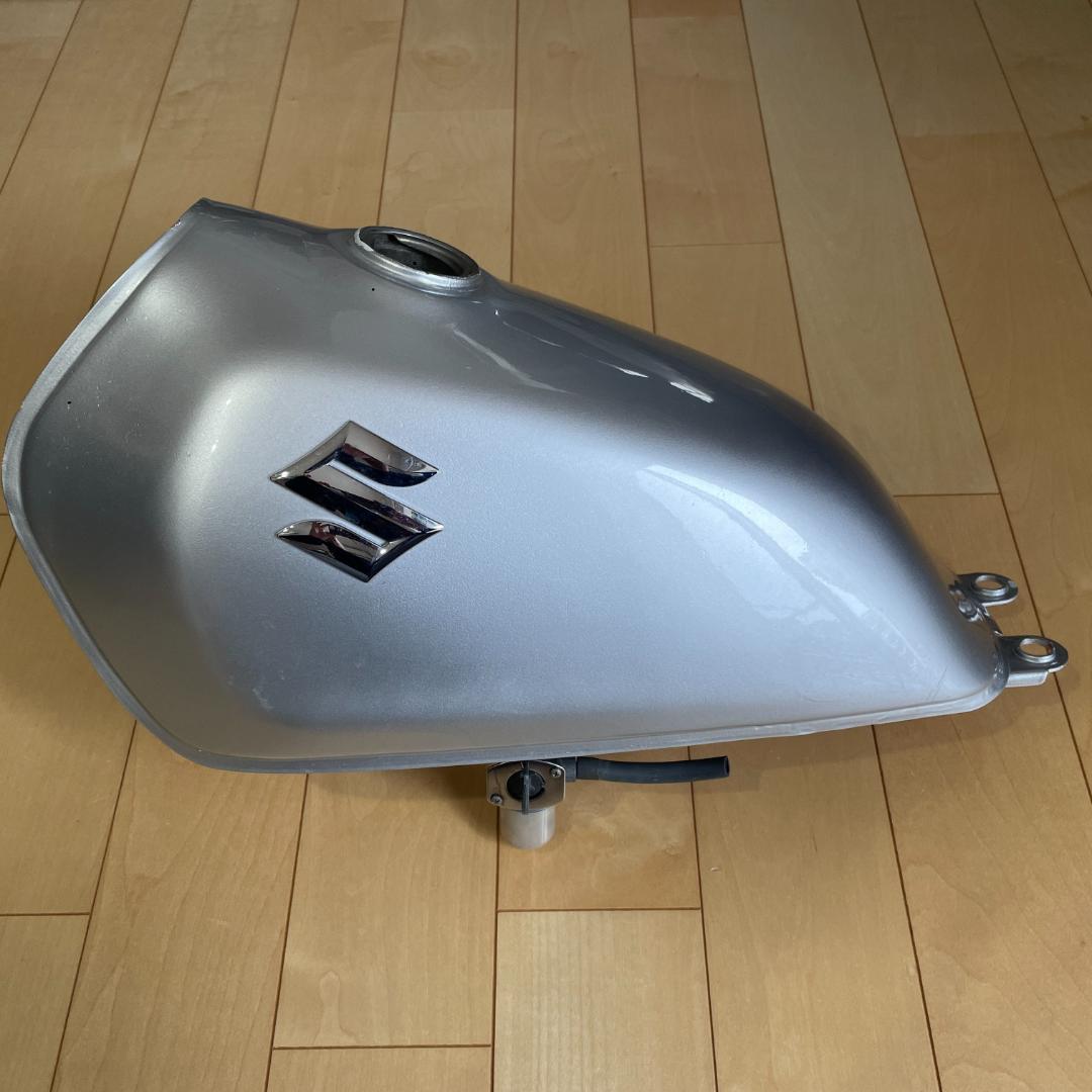 スズキ　グラストラッカー　タンク