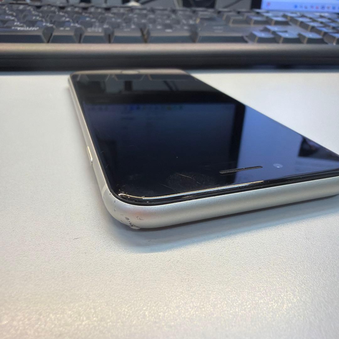 iPhone SE3 64GB スターライト 85% 背面傷大 機能不良無し