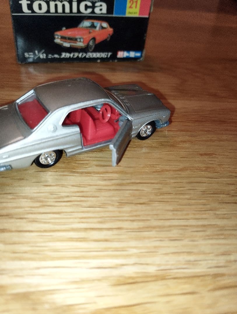 極美品　希少　トミカ 黒箱 21 ニッサンスカイライン 2000GT