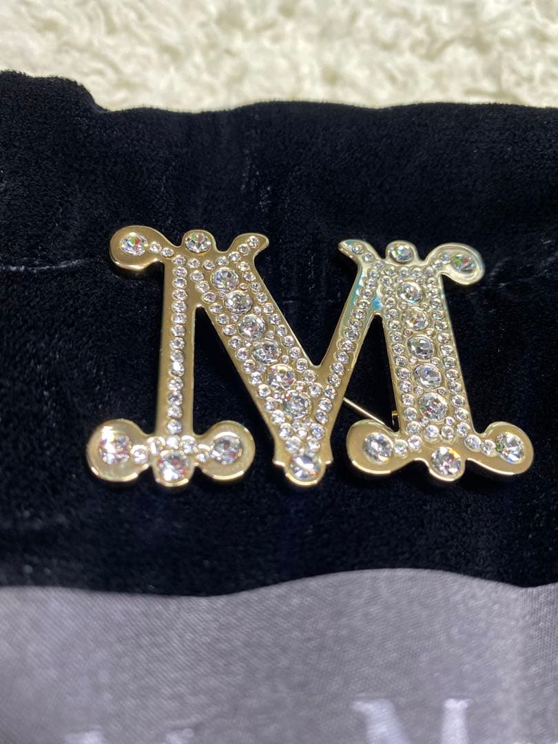 Maxmara ブローチ　⭐︎みぃ⭐︎さん