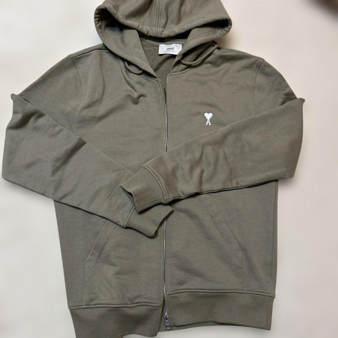 AMI PARIS オリーブグリーンAMIDE COEUR ジップパーカー