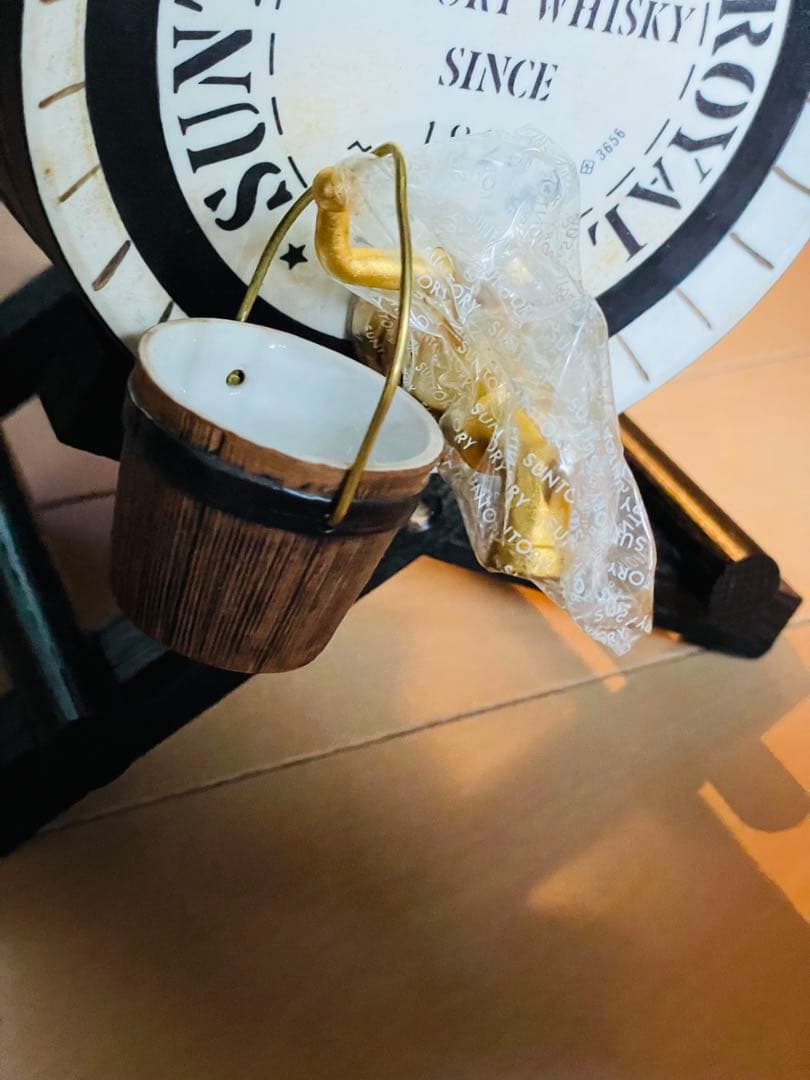 サントリーウイスキー ローヤル　樽型　木箱入り