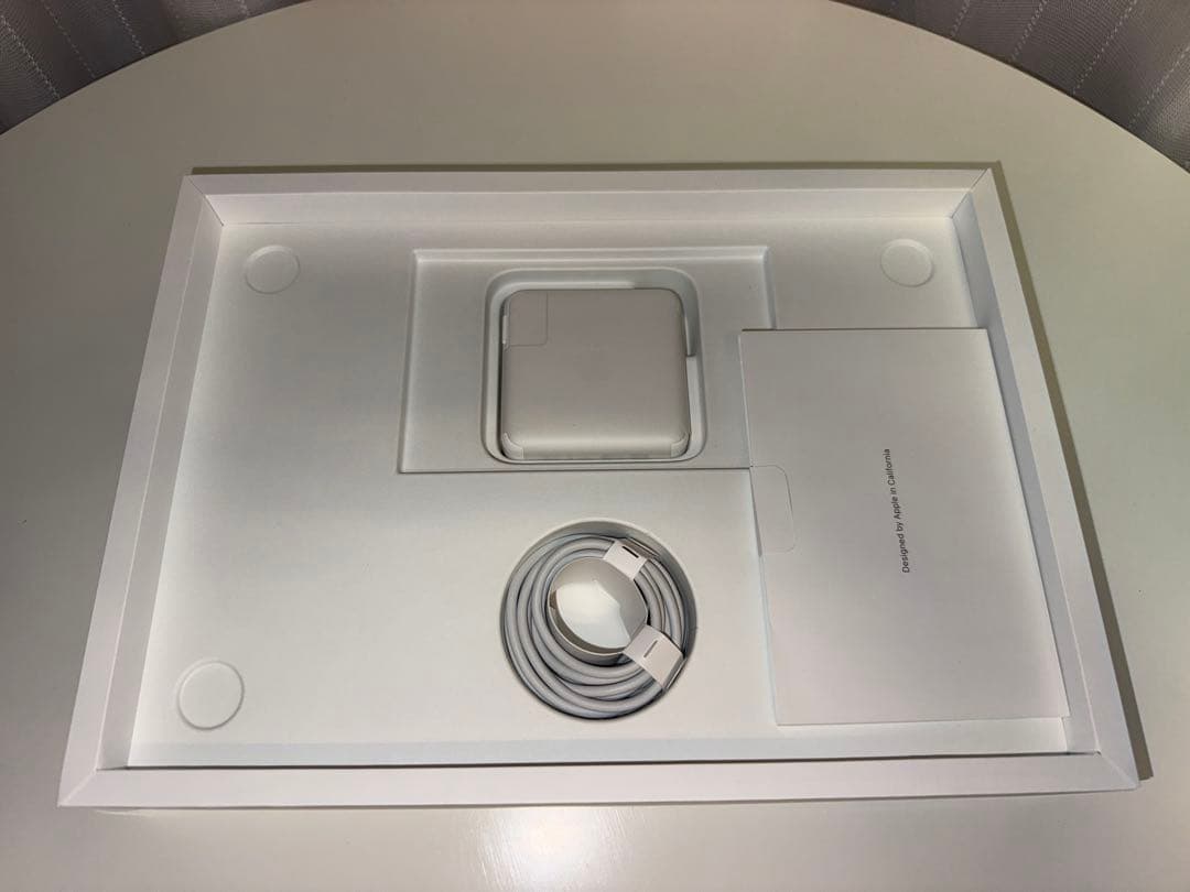 MacBook Pro 13インチ Apple M2チップ（MNEH3J/A)