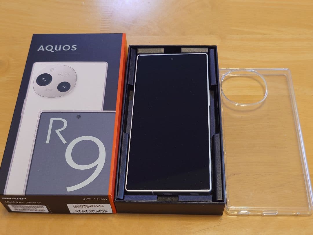 AQUOS R9 本体 SIMフリー クリアケース付