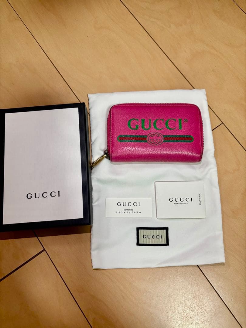 GUCCI ピンク レザー ケース