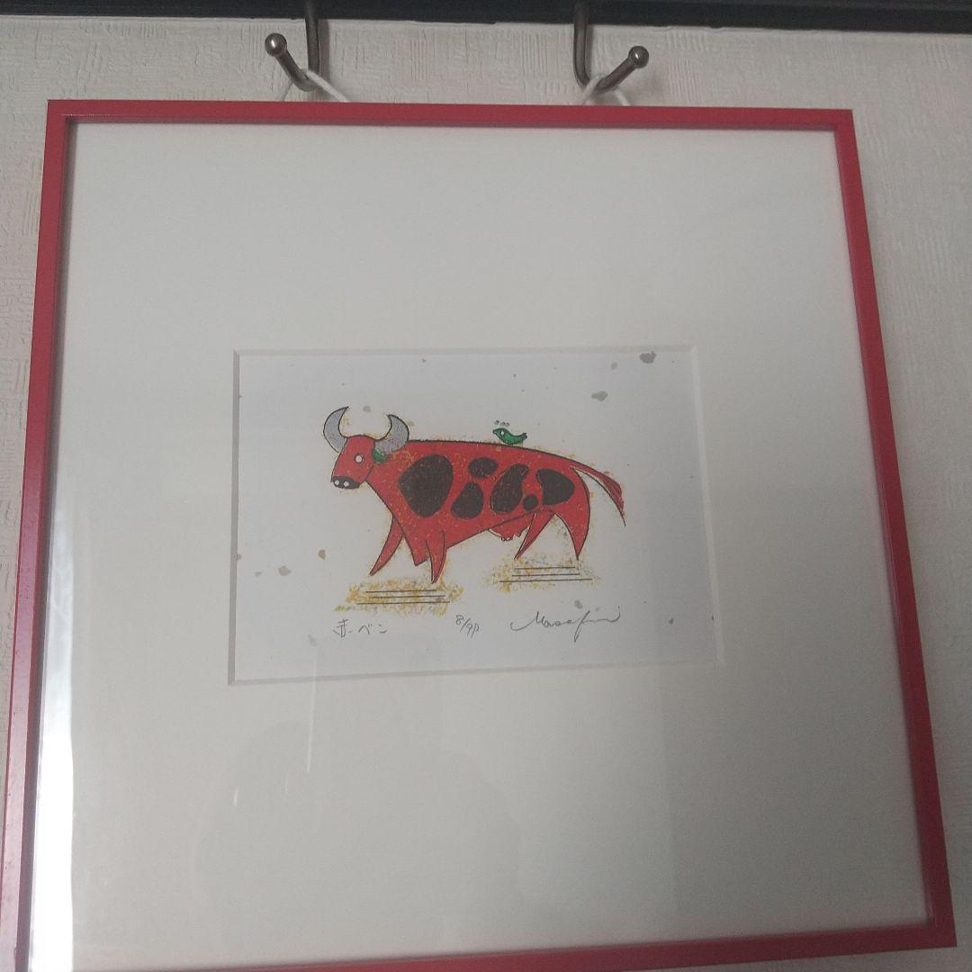 赤い牛の版画 サイン入り 額装