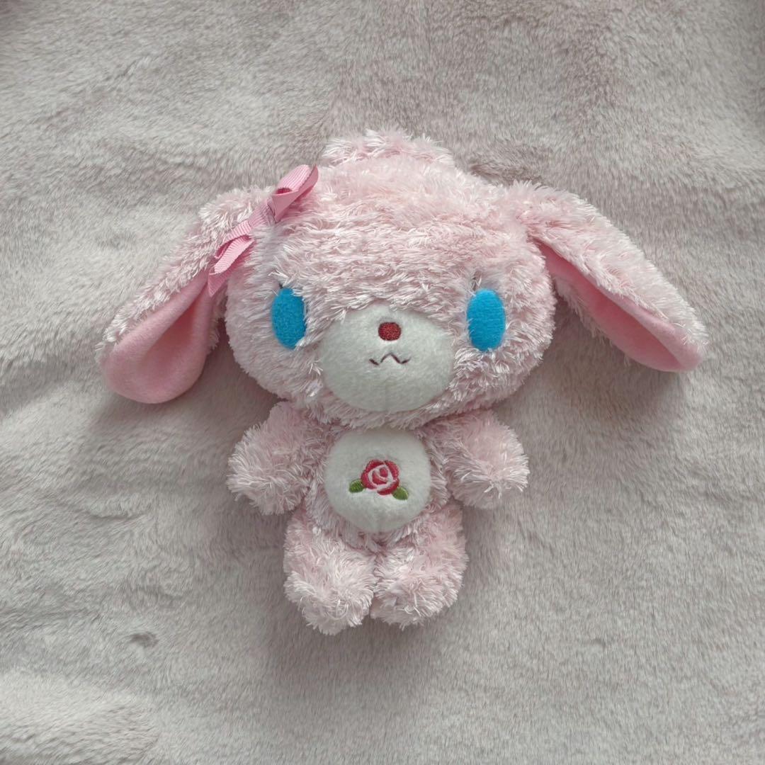 ピンクのウサギのぬいぐるみ