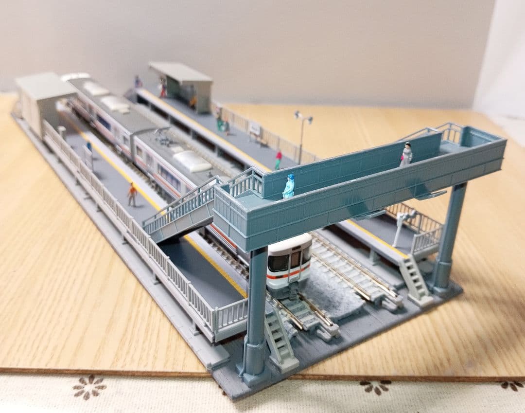 Nゲージ 対向式ホームセット（レール付き）ジオラマ