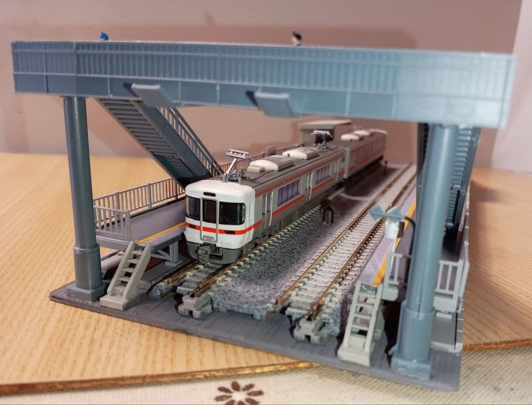 Nゲージ 対向式ホームセット（レール付き）ジオラマ