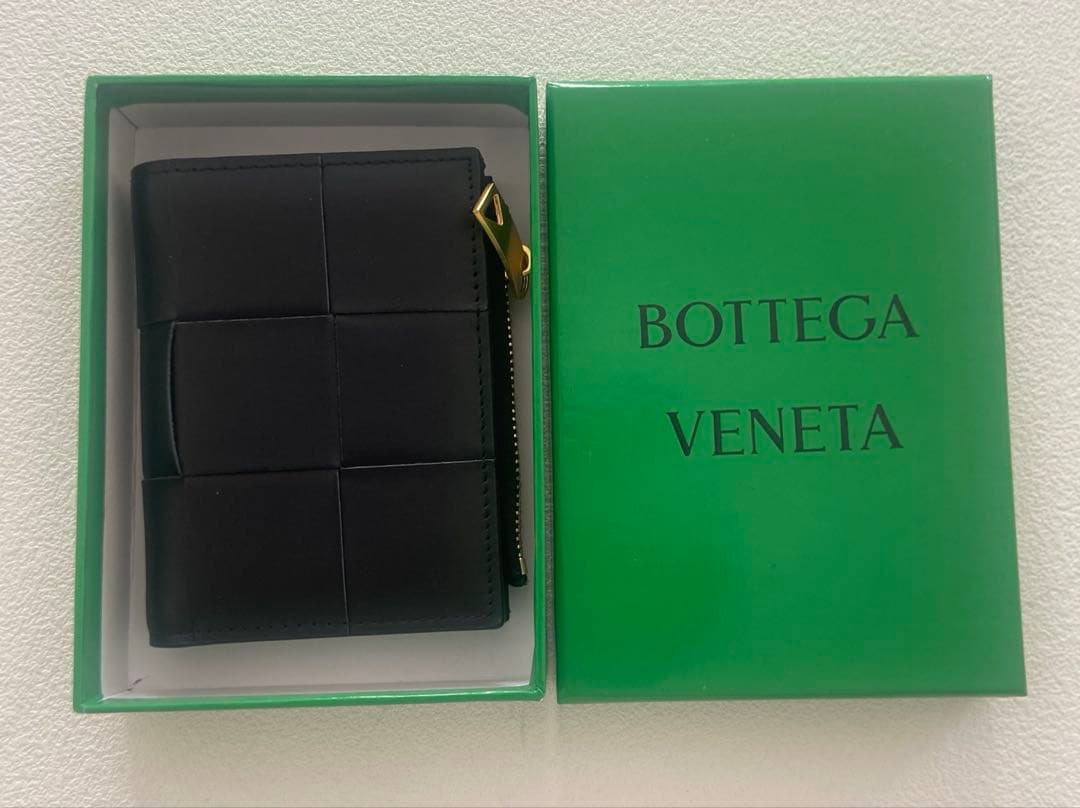 美品✨送料込み　Bottega Veneta ブラック 二つ折り財布　ボッテガ