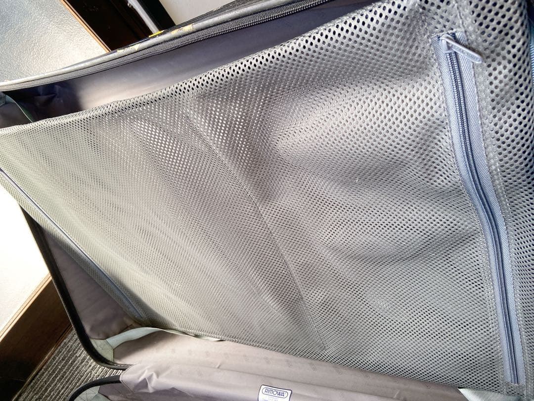 ＄リモワ　スーツケース　縦75cm 横25cm 臭いあり