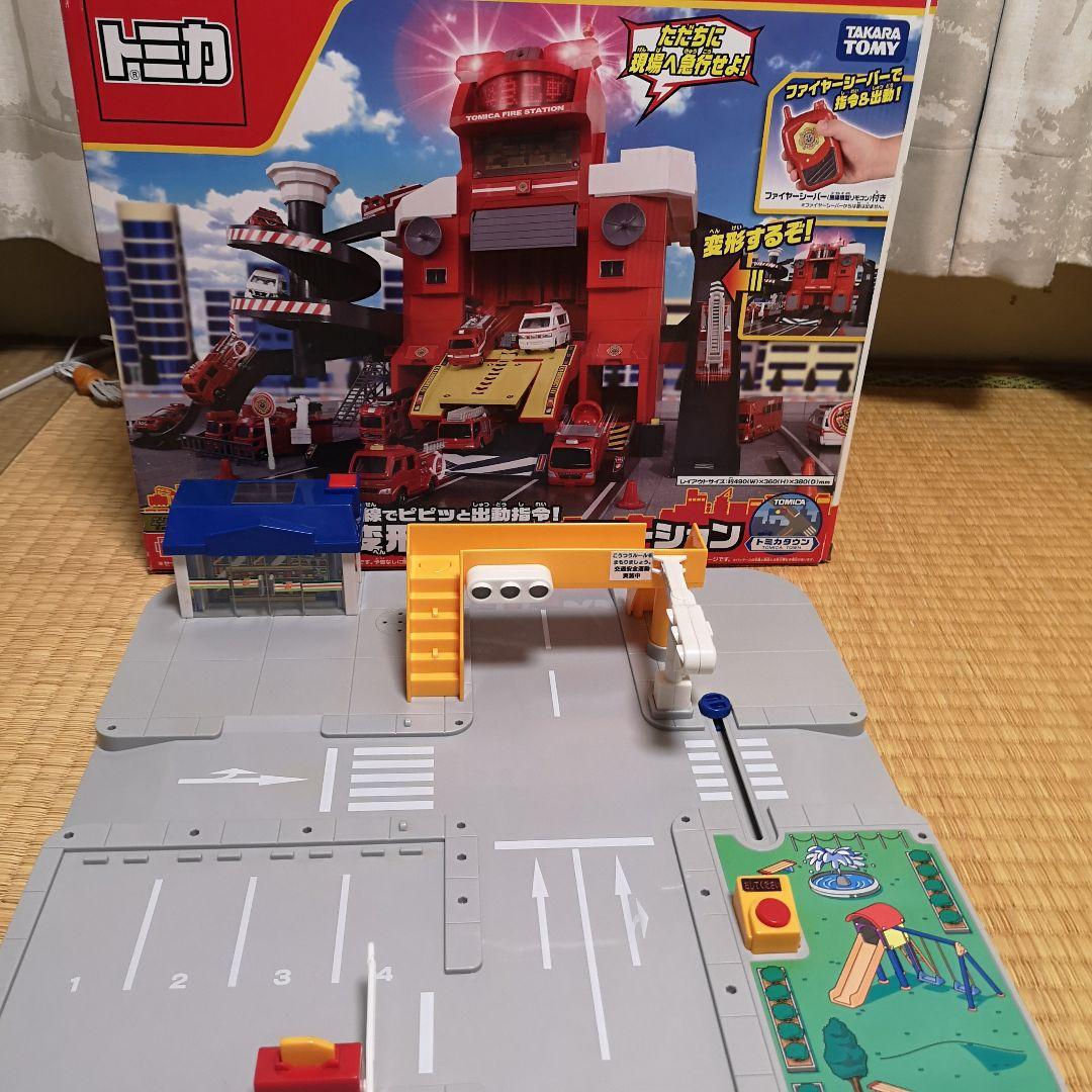 完動 トミカタウン ソーラータウン 大きな交差点 & 変形ファイヤーステーション