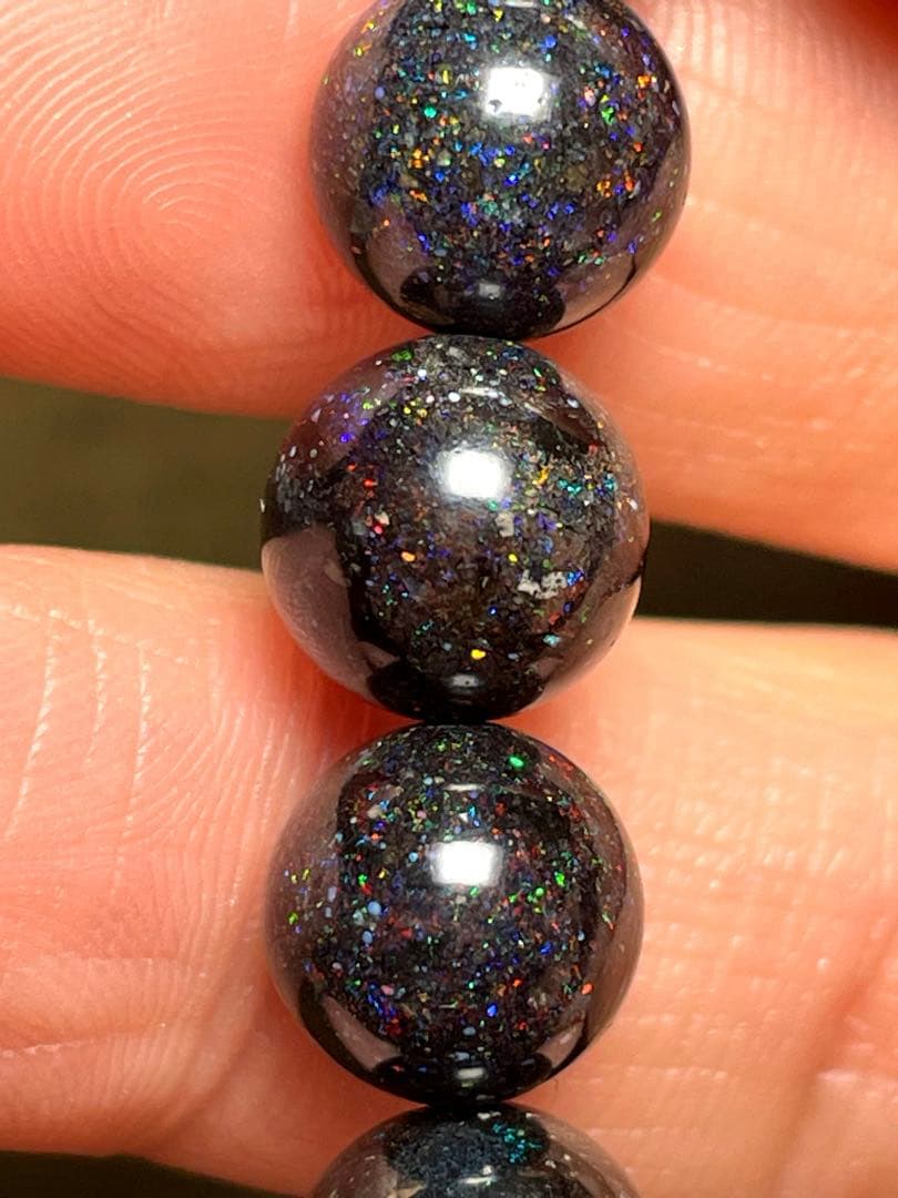 【新入荷】超高品質　ブラックマトリックスオパールブレス9.7㎜（新品未使用）虹色