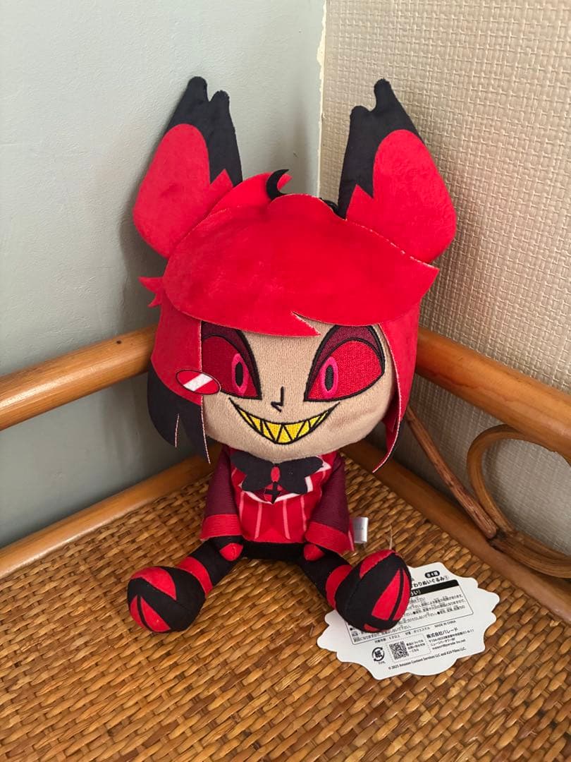 ハズビンホテル　アラスター　おすわりぬいぐるみ