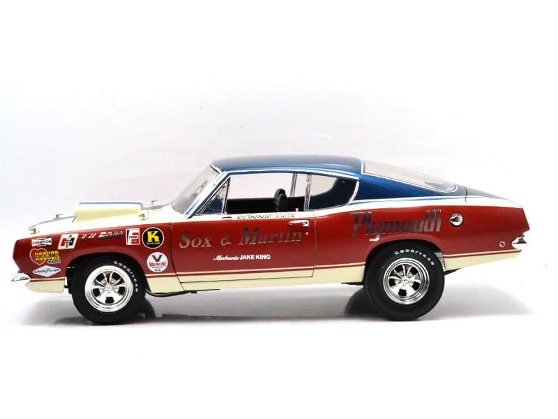 ハイウェイ61　1:18 1978プリマス・バラクーダ - ソックス&マーチン