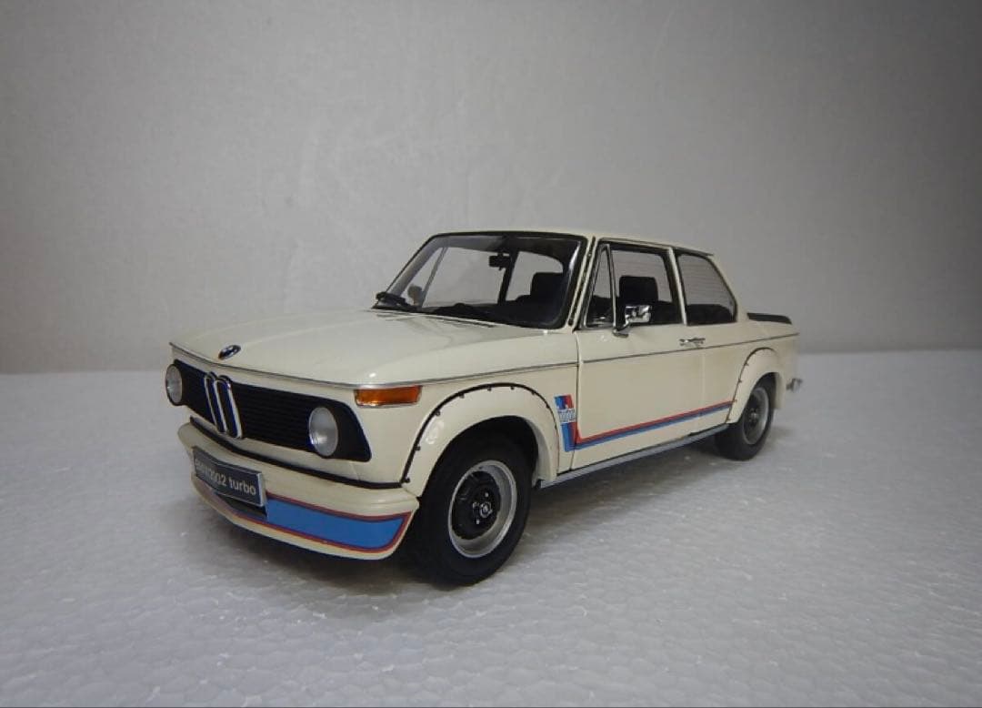 KYOSHO 1/18 BMW 2002turbo （White)絶版稀少モデル