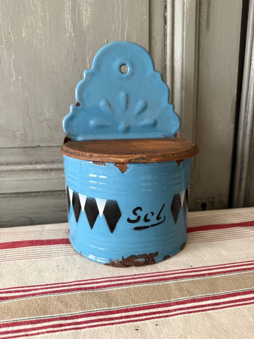 フランスアンティーク　ブルーのホーローのSEL缶