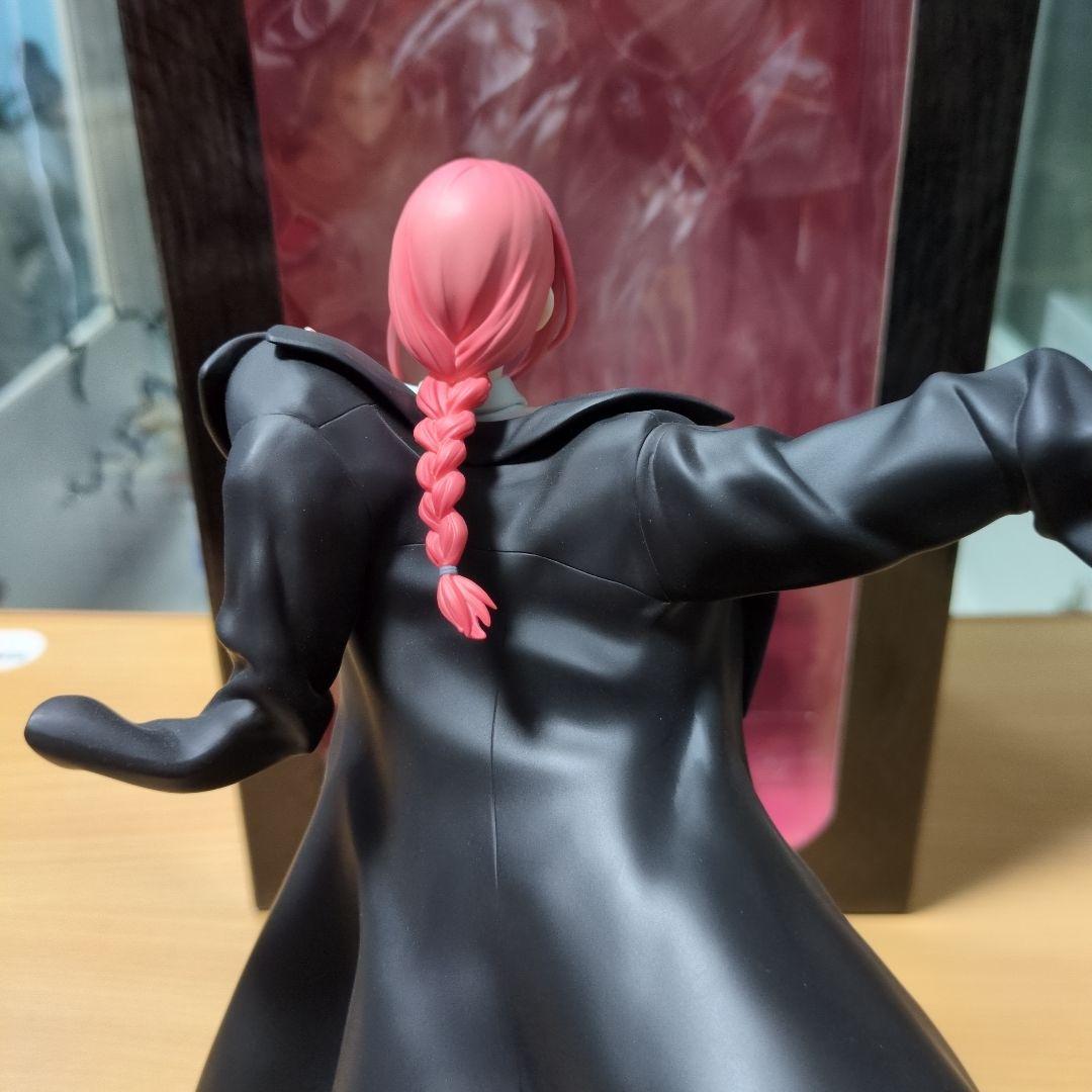 渋谷スクランブルフィギュア　マキマ