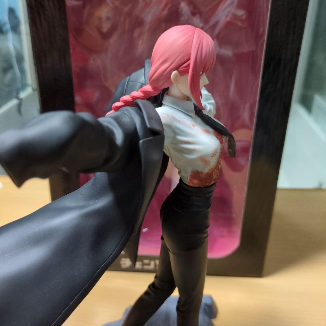 渋谷スクランブルフィギュア　マキマ