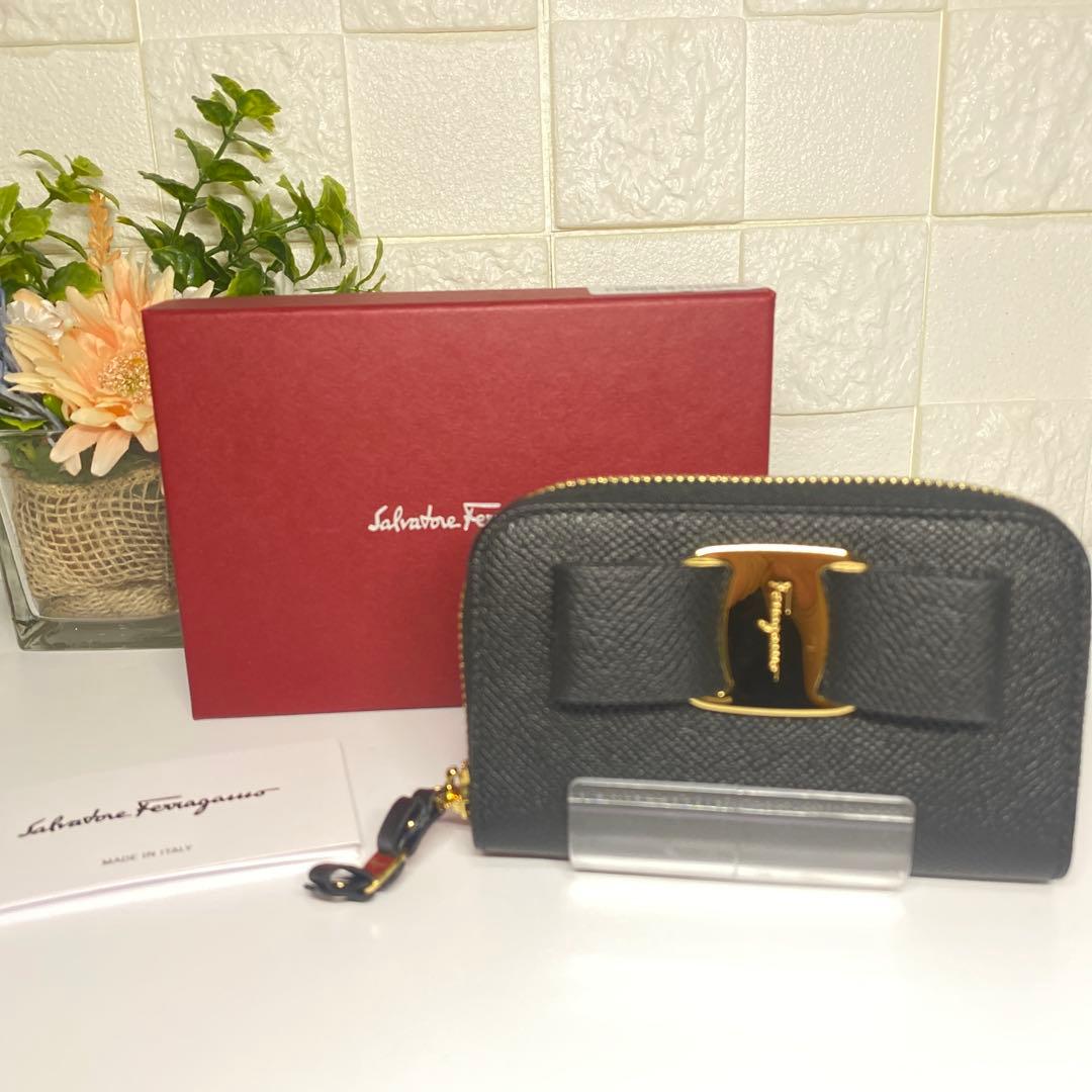 超美品 Ferragamo ヴァラ リボン ケース ブラック カード
