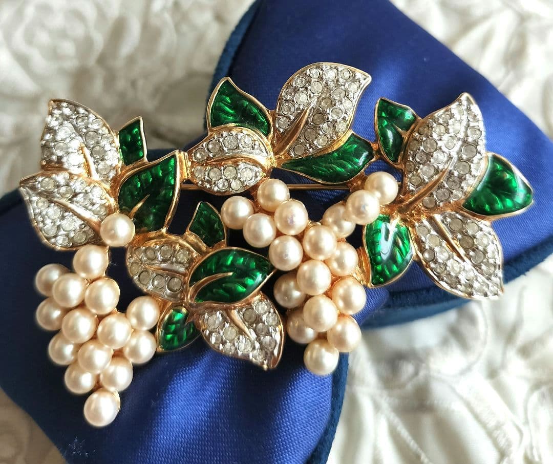 SWAROVSKI 葡萄ブローチfauxパール パヴェクリスタル エナメル 希少
