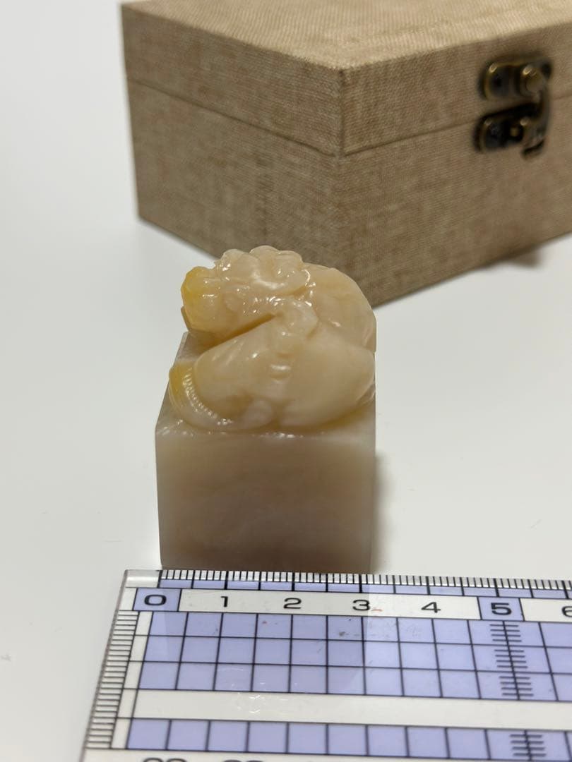 132 ラオス石　 田黄　古獣　印石　印材　落款　雅号　書道　箱付き