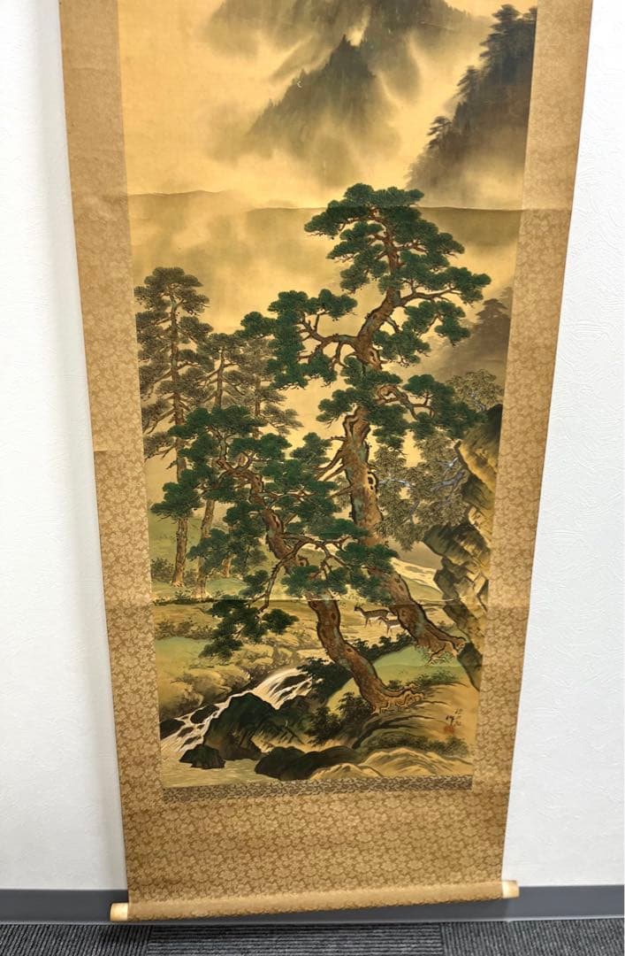 <徳次郎作>掛け軸　松・鹿・渓流