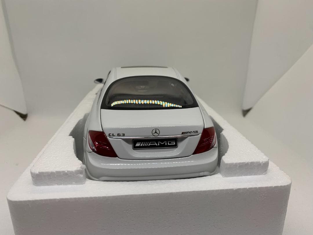 Aa 1/18 メルセデスベンツ CL63 AMG White