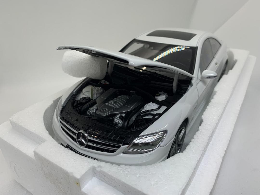 Aa 1/18 メルセデスベンツ CL63 AMG White