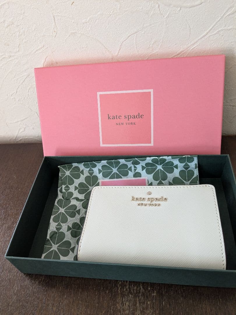 ち*☆様 ◆クリスマス◆新品kate spadeケイト・スペード　２つ折り財布