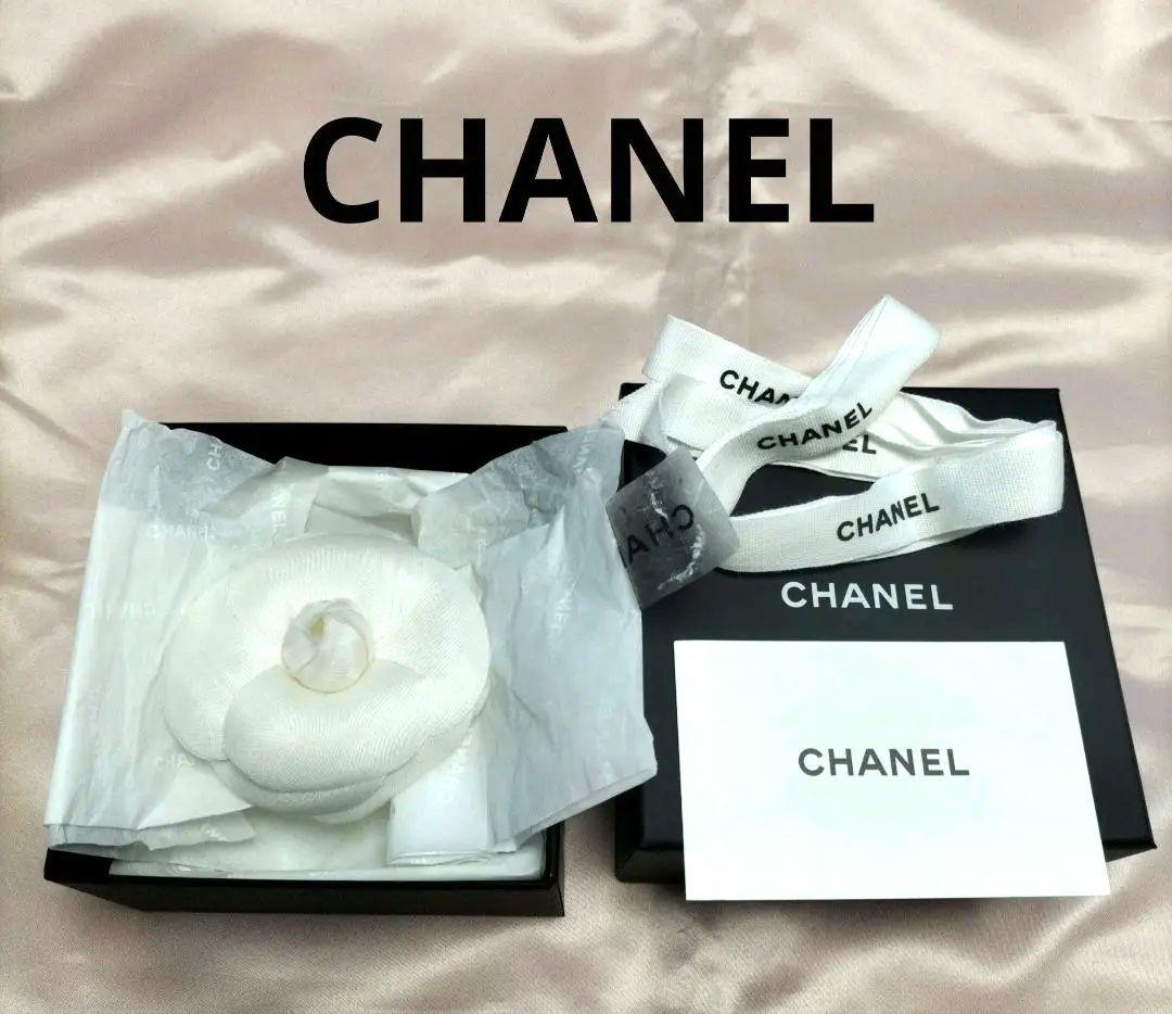 CHANEL ホワイトコサージュ