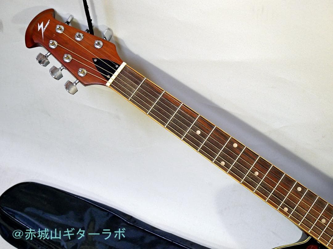 オベーション型のアコースティックギター グラデーショングリーン